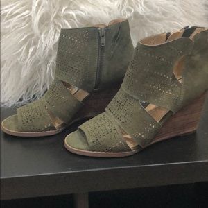 Open toe ankle wedge